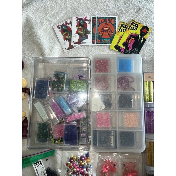 Lot of misc crafts - lots of beads & glitter - Picture 3 of 6